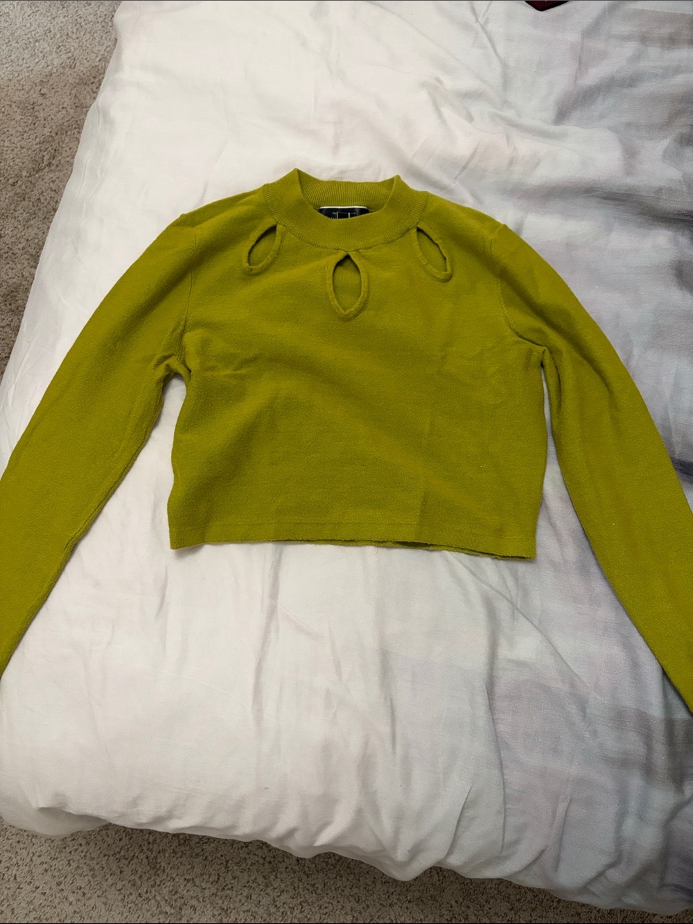 Cutout Detail Long-Sleeve Crop Top - Lime Green